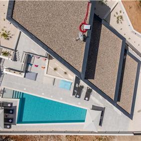 4 bedroom villa with heated pool and sea view in Vinišće, sleeps 8